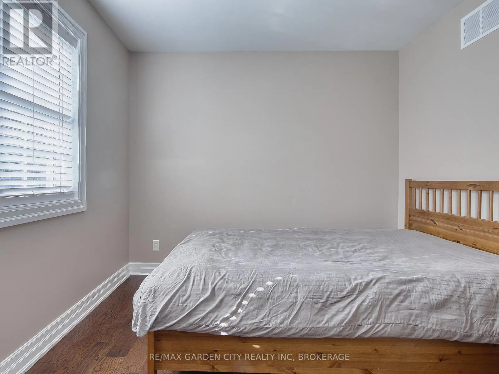 686 LAKEVIEW ROAD