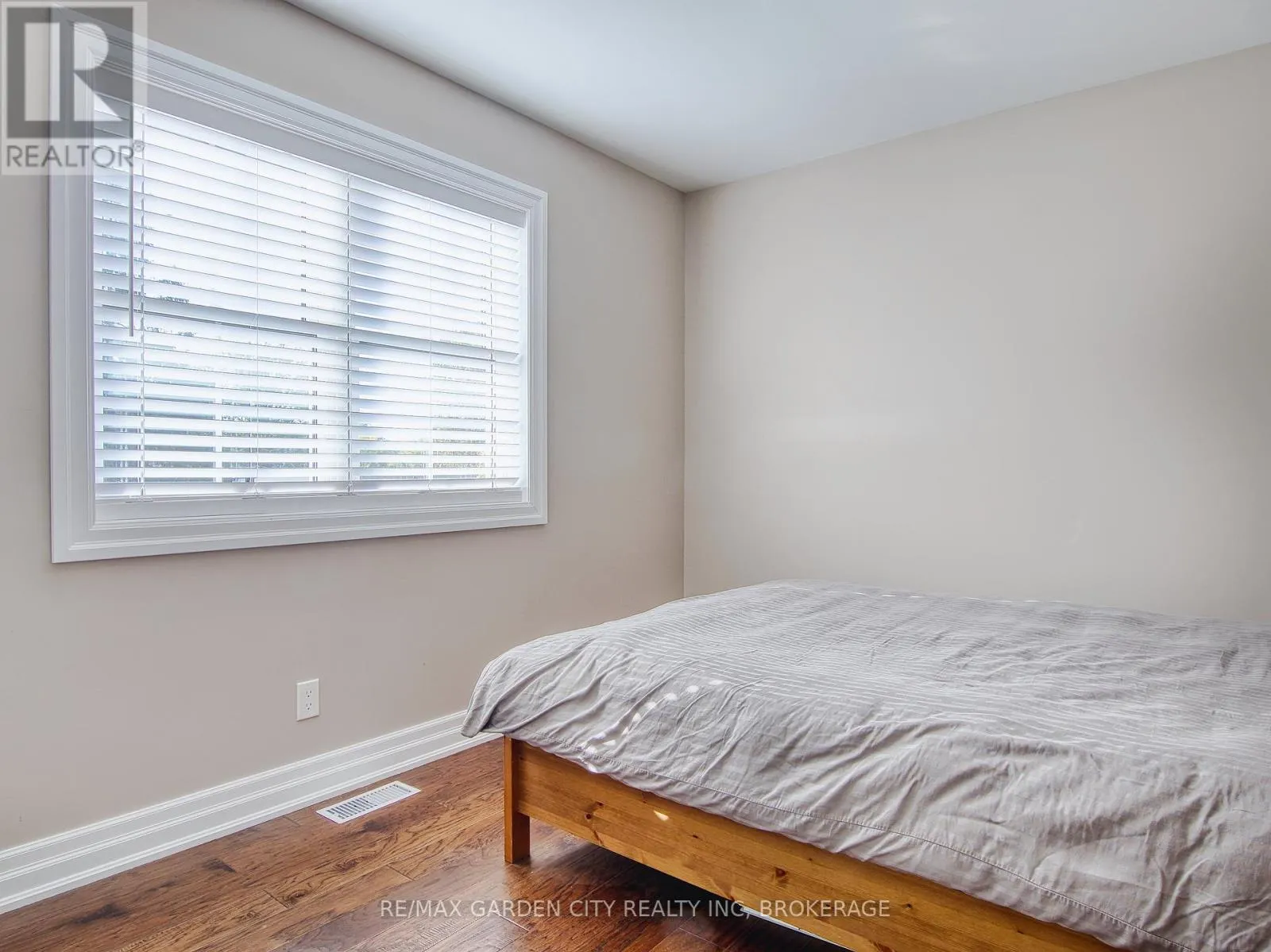 686 LAKEVIEW ROAD