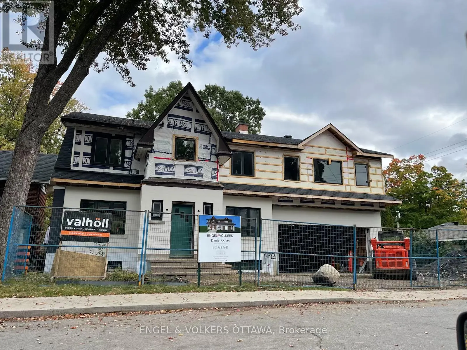 97 MARLOWE CRESCENT
