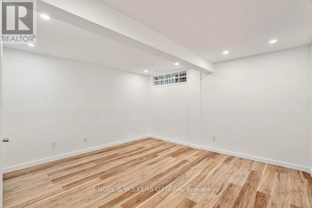 12 BAYSIDE PRIVATE