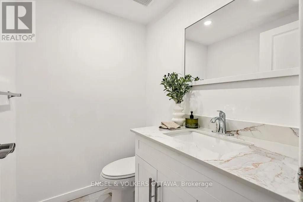 12 BAYSIDE PRIVATE
