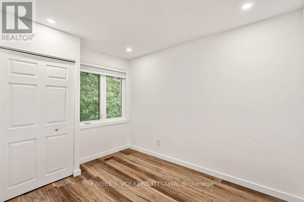 12 BAYSIDE PRIVATE