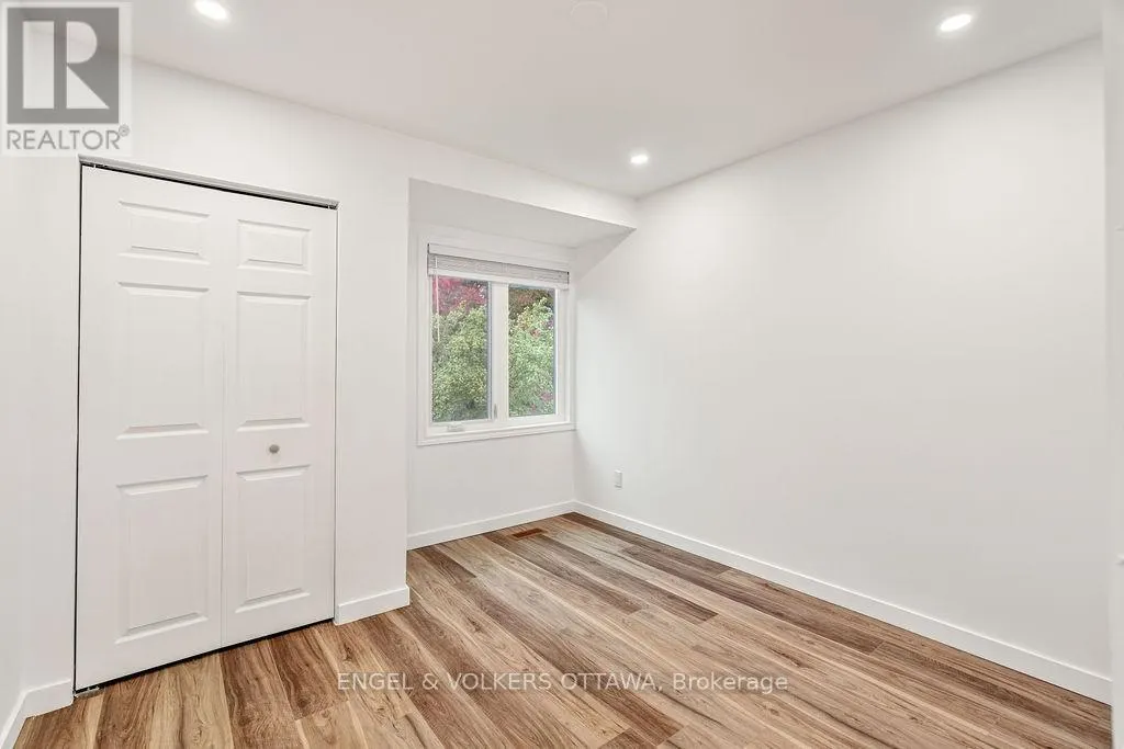 12 BAYSIDE PRIVATE