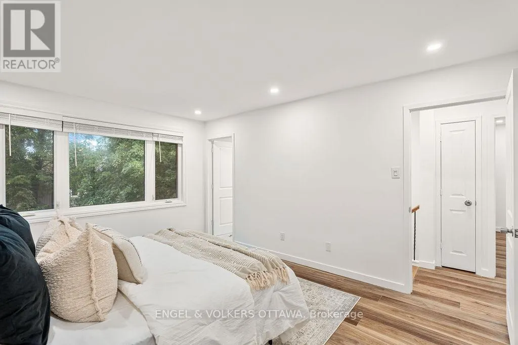 12 BAYSIDE PRIVATE
