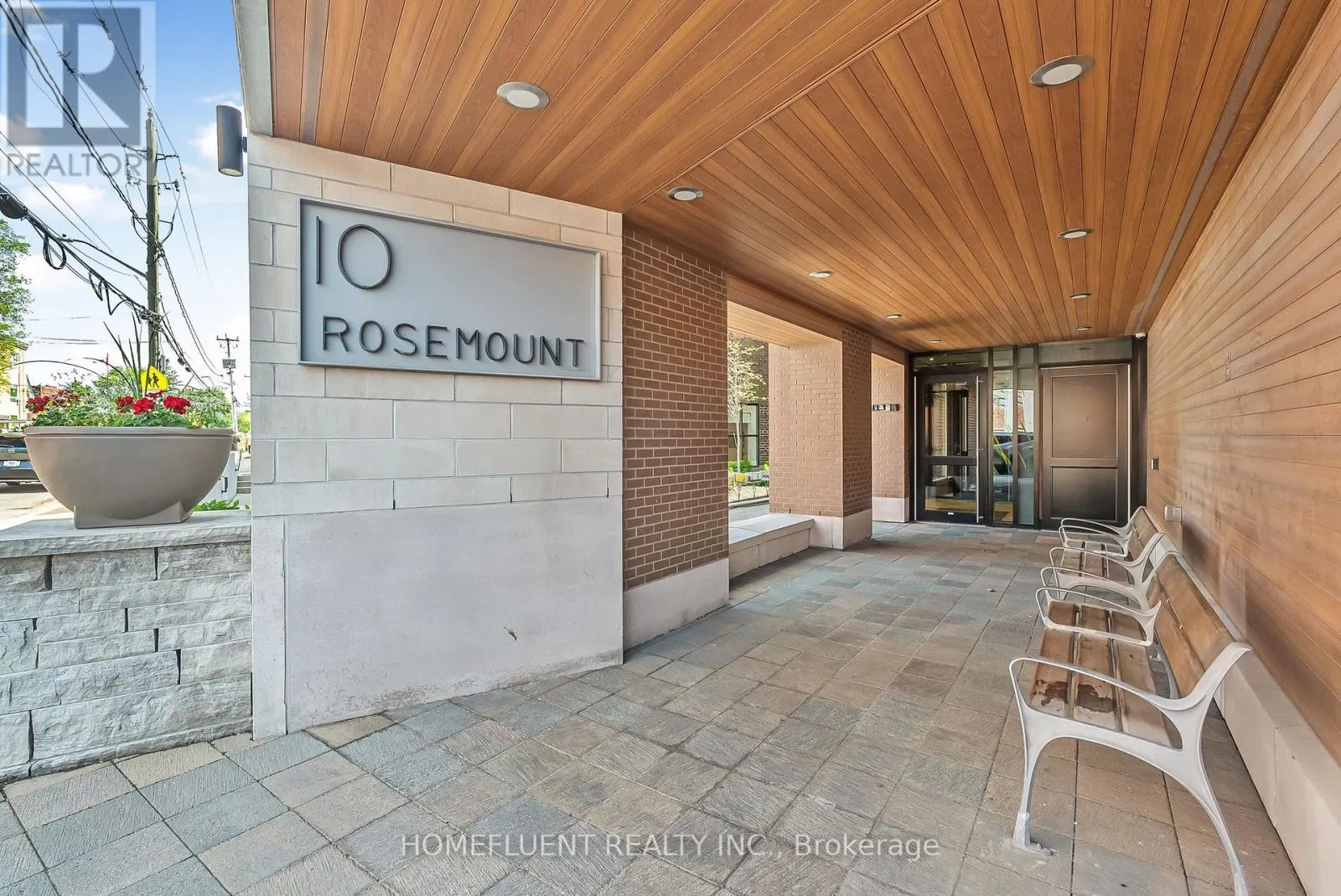 305 - 10 ROSEMOUNT AVENUE
