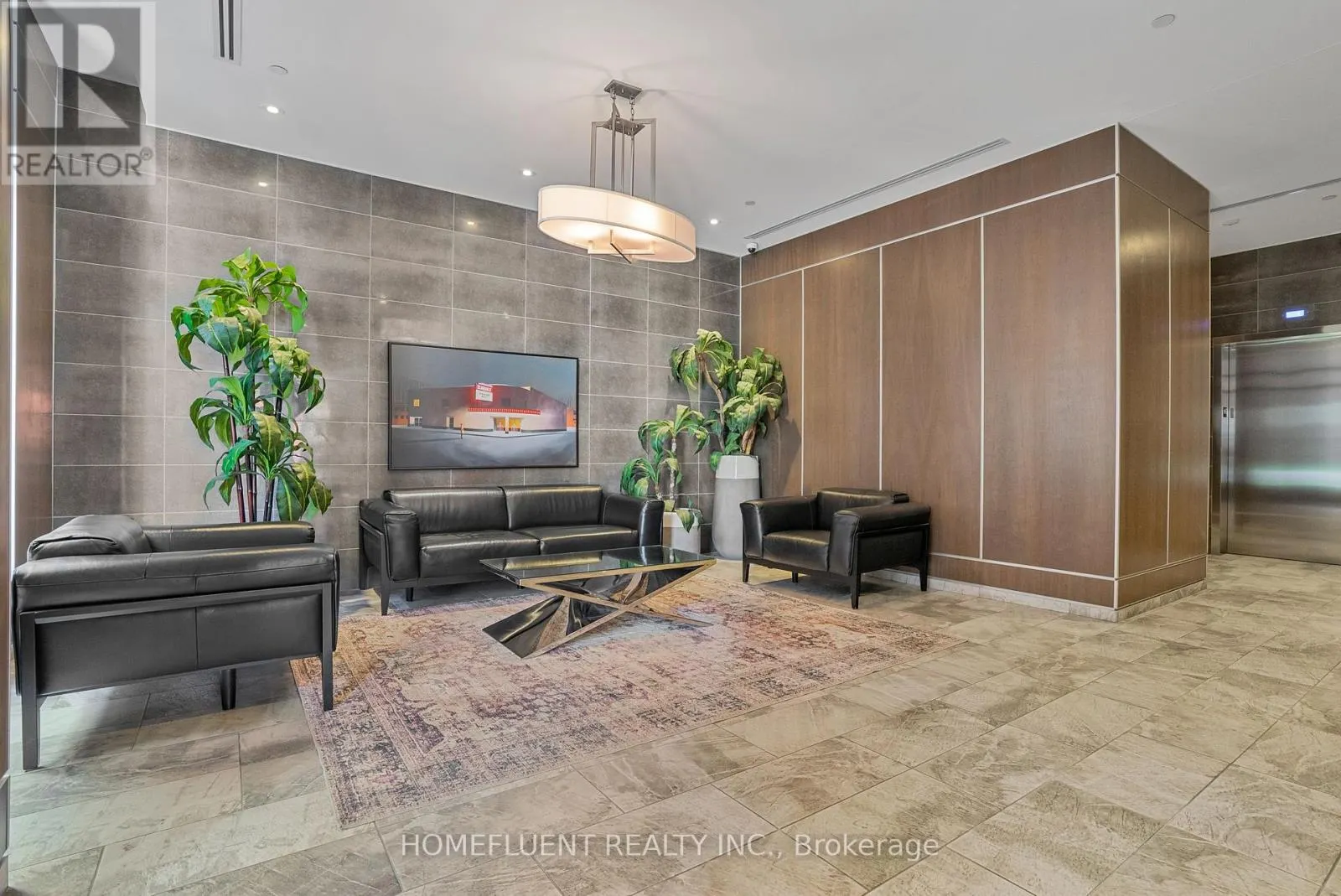 305 - 10 ROSEMOUNT AVENUE