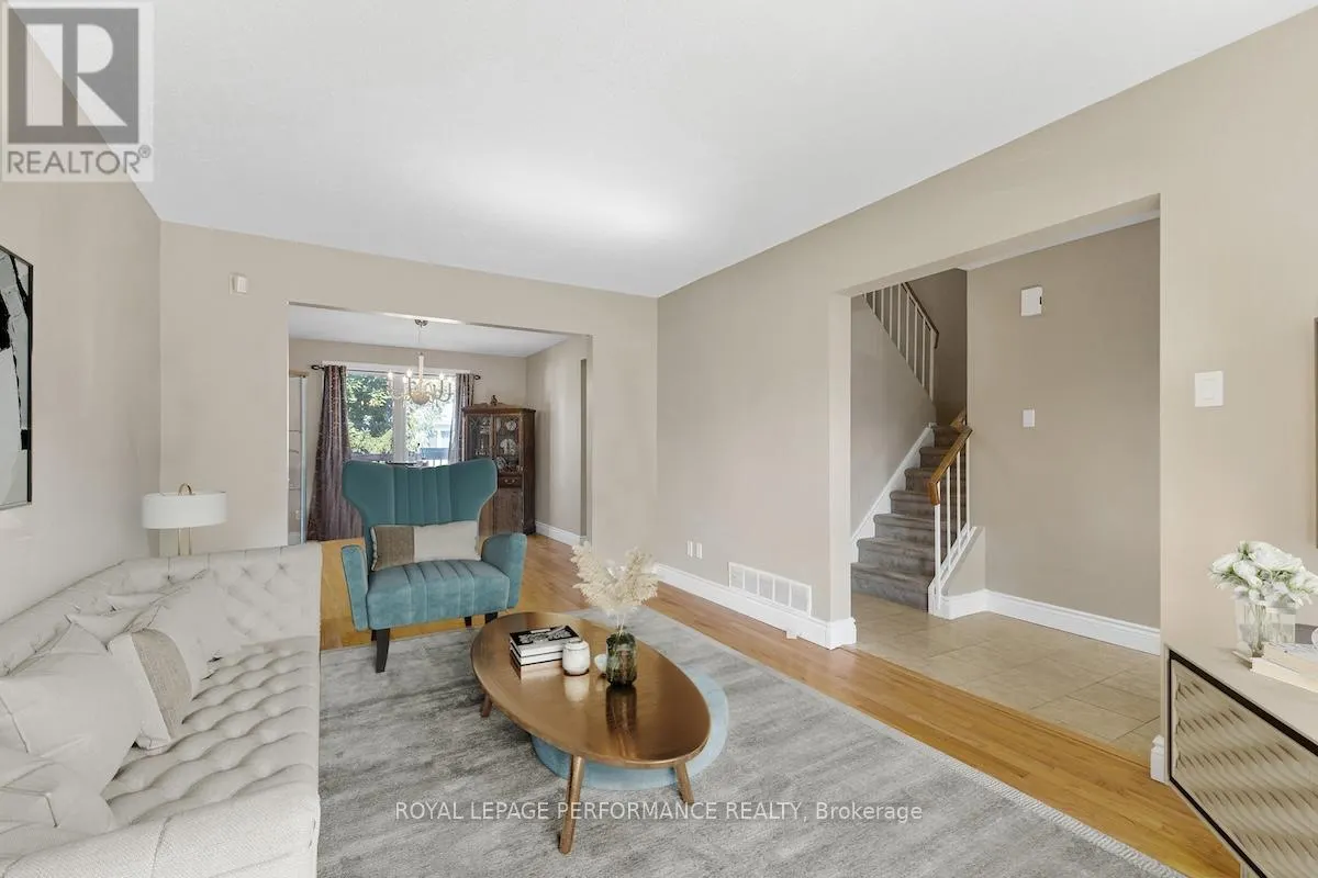 1936 LONGMAN CRESCENT