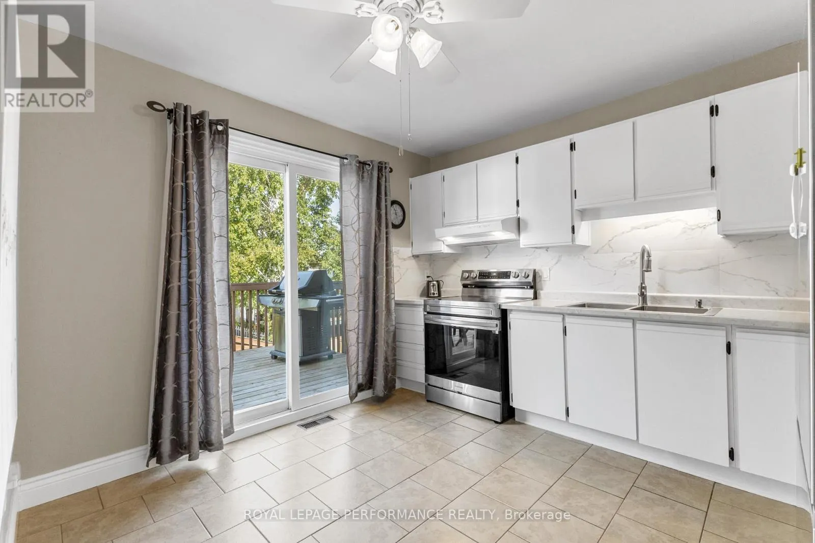 1936 LONGMAN CRESCENT
