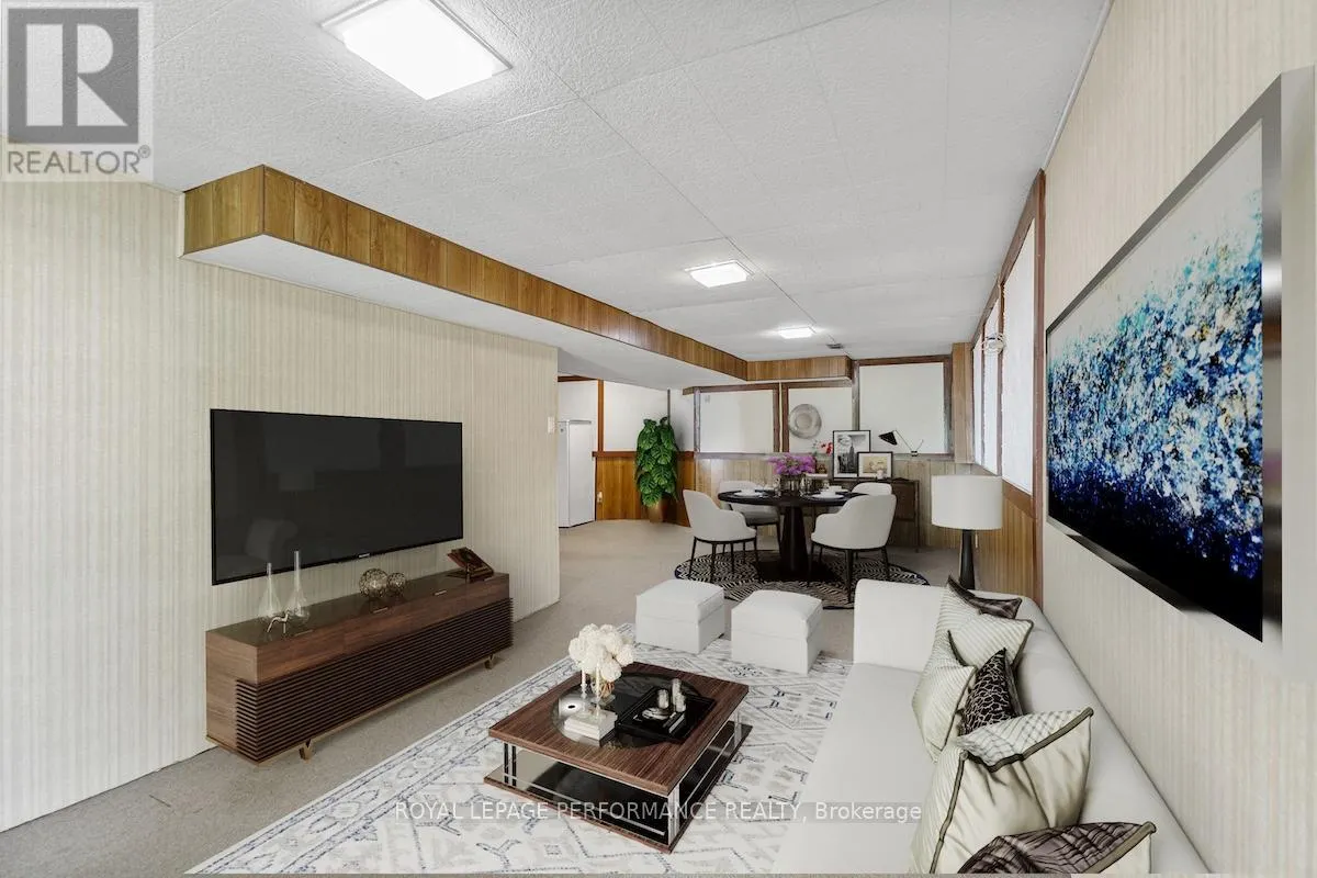 1936 LONGMAN CRESCENT