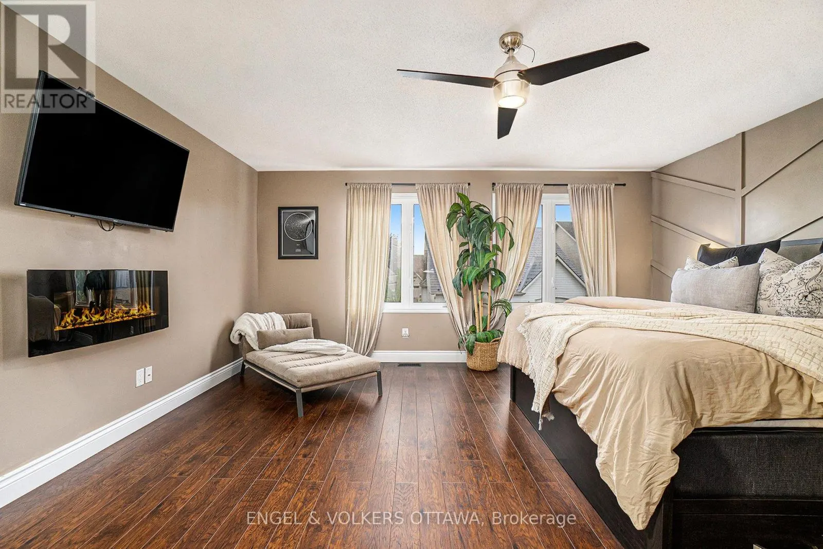 2399 GLANDRIEL CRESCENT