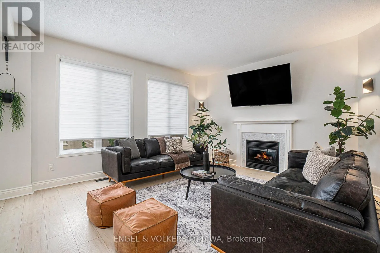 2399 GLANDRIEL CRESCENT