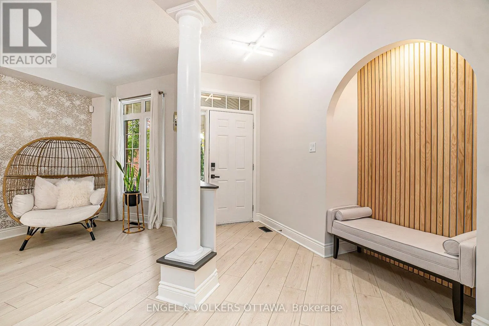 2399 GLANDRIEL CRESCENT