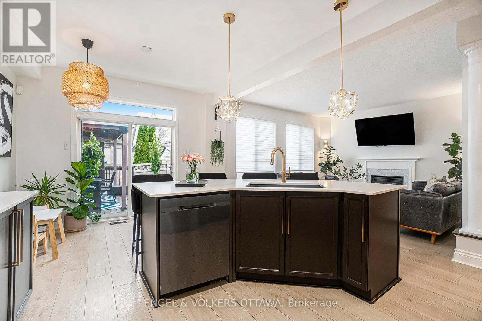 2399 GLANDRIEL CRESCENT