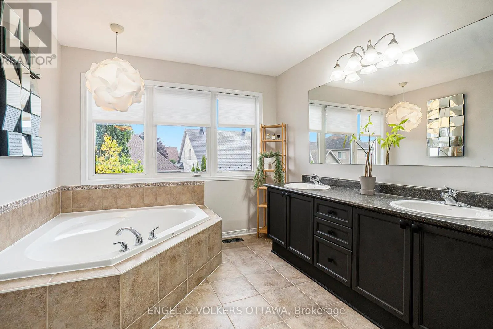 2399 GLANDRIEL CRESCENT