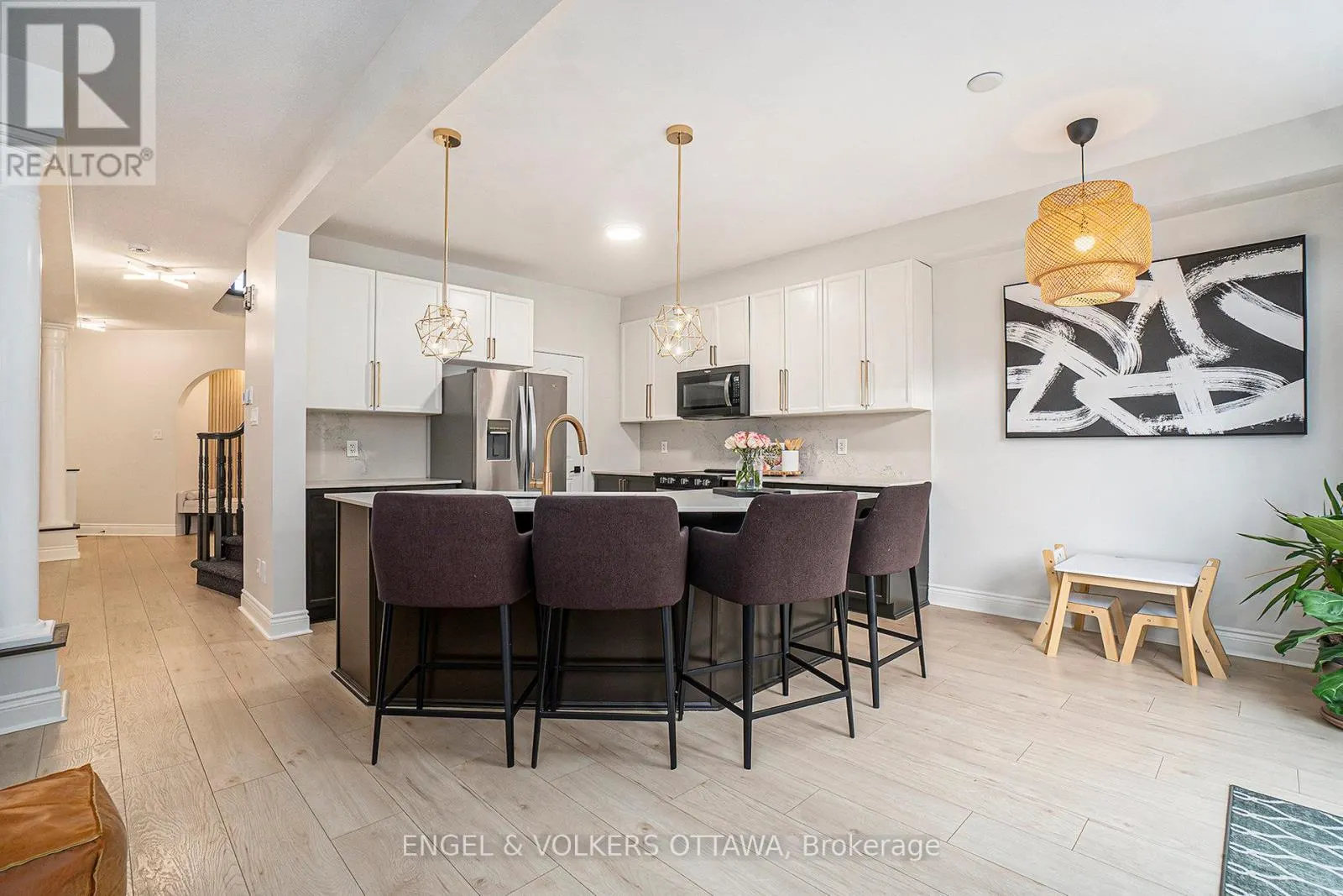 2399 GLANDRIEL CRESCENT