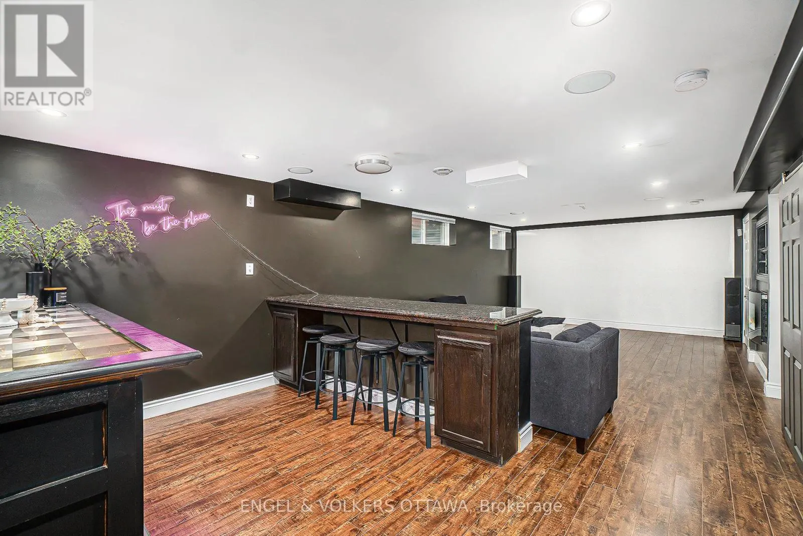 2399 GLANDRIEL CRESCENT
