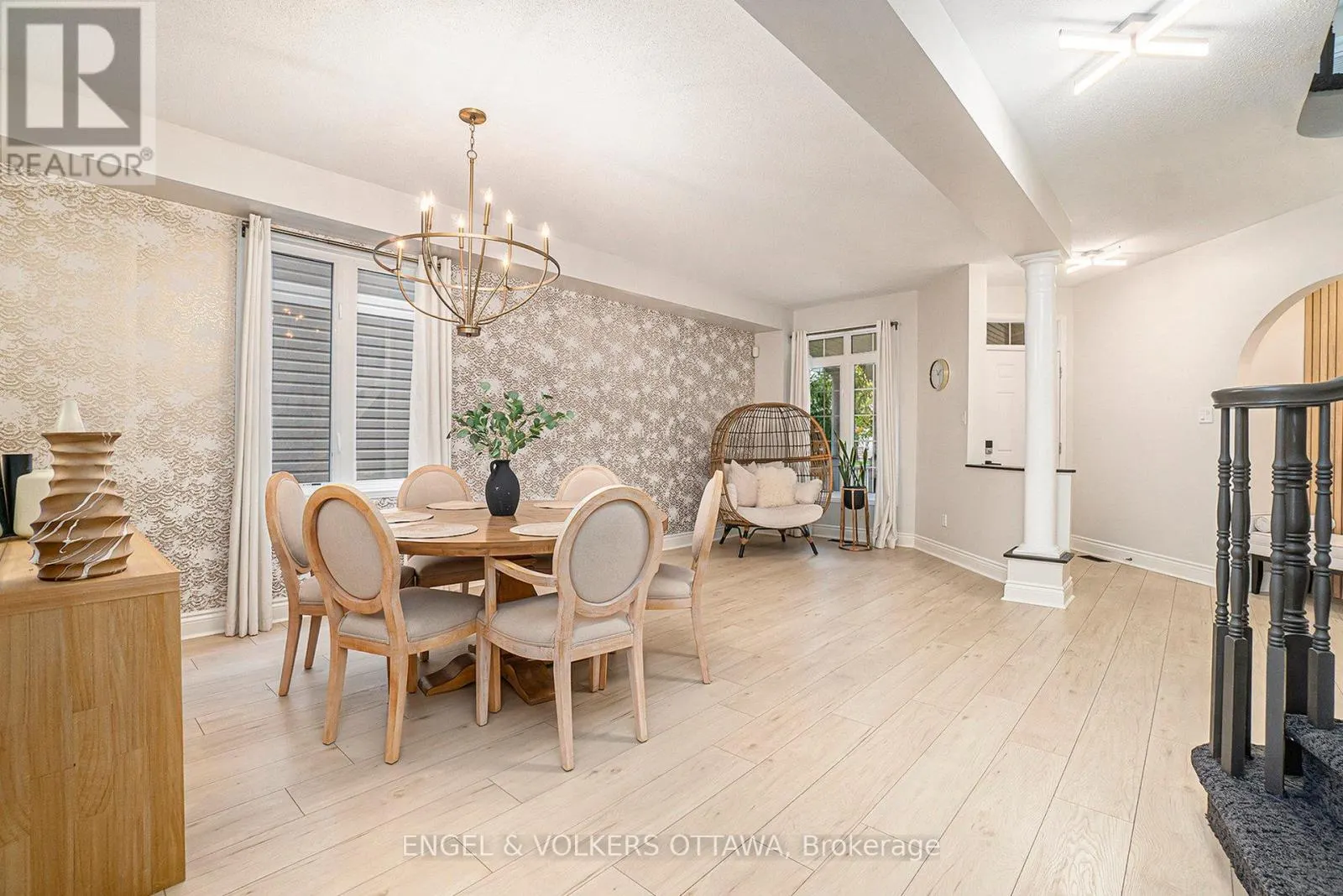 2399 GLANDRIEL CRESCENT