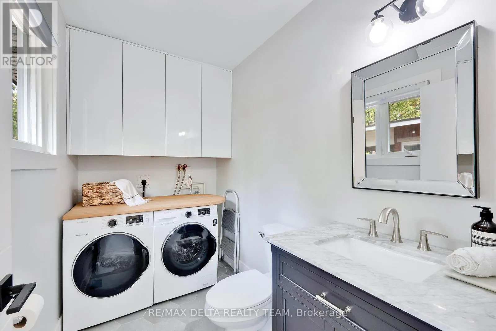 2556 GRAVELLE CRESCENT
