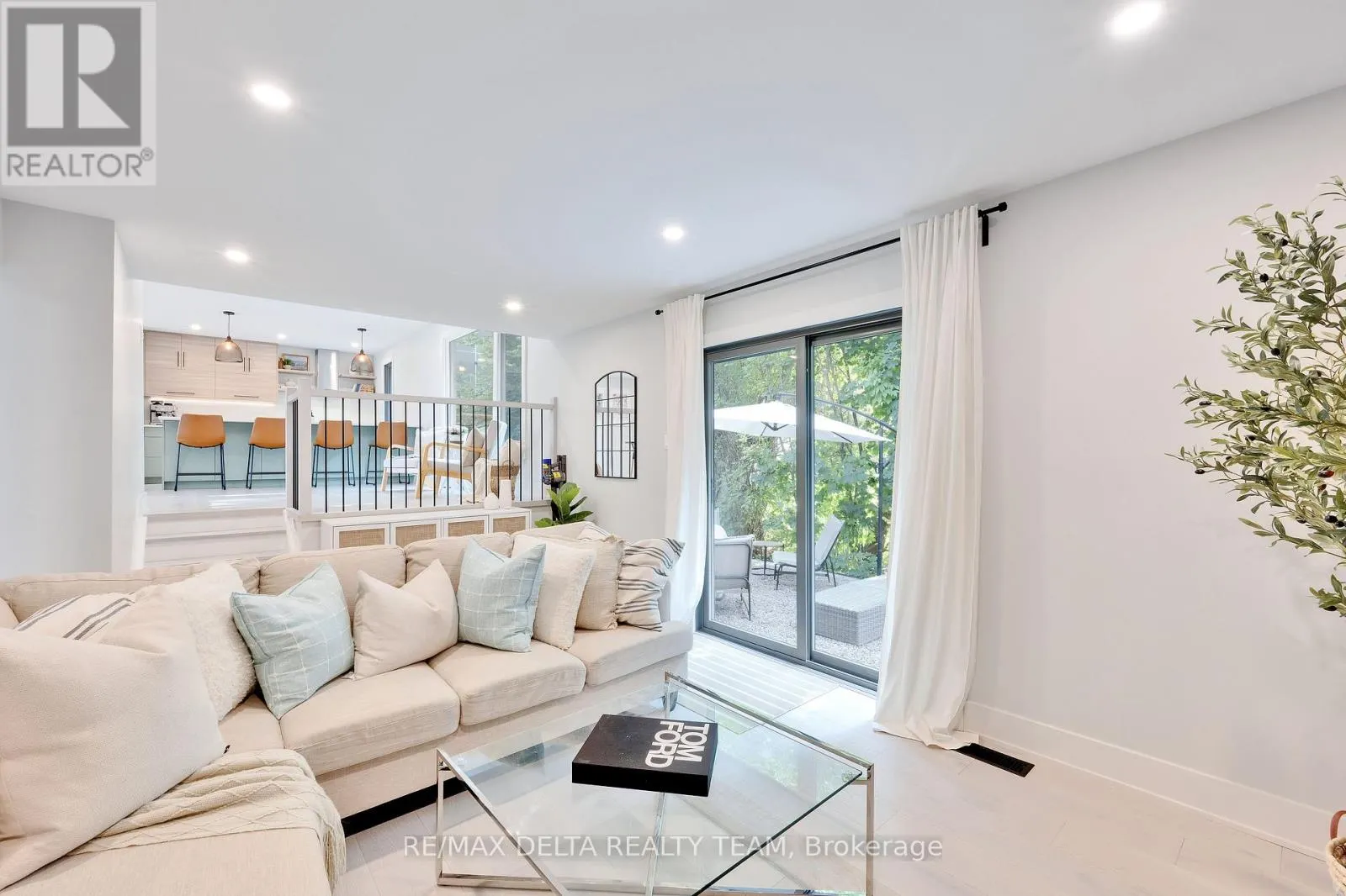 2556 GRAVELLE CRESCENT