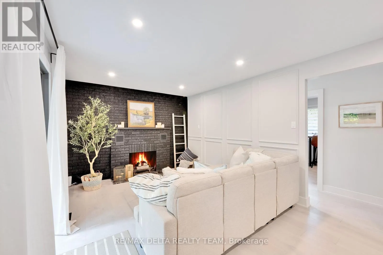 2556 GRAVELLE CRESCENT