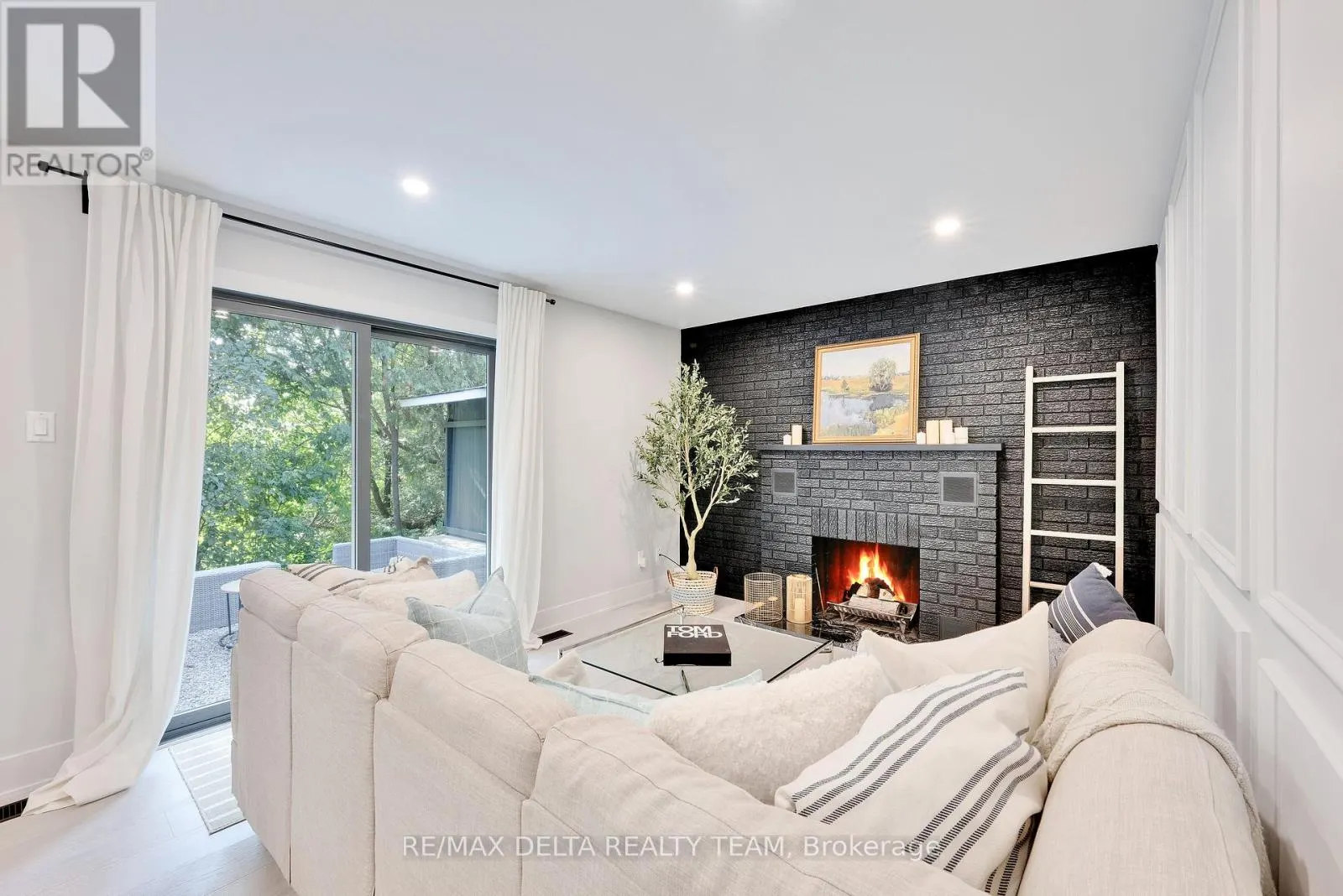 2556 GRAVELLE CRESCENT