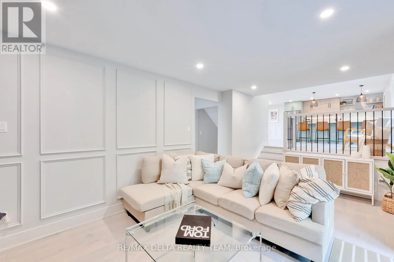 2556 GRAVELLE CRESCENT
