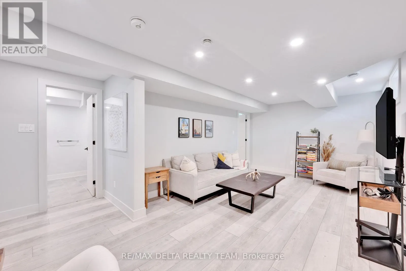 2556 GRAVELLE CRESCENT