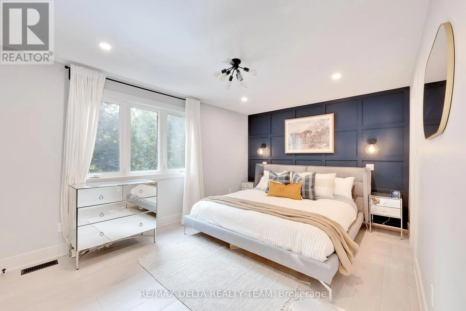 2556 GRAVELLE CRESCENT