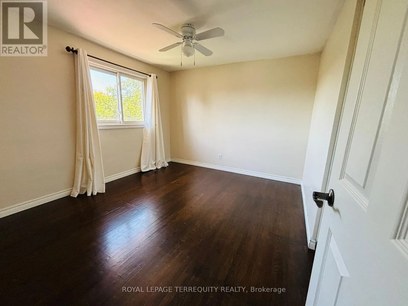 1442 PINEVIEW COURT