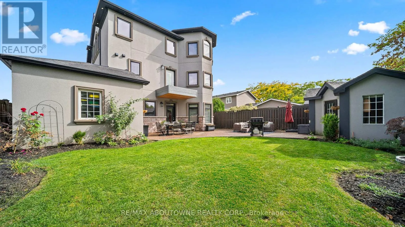 11 JOHN MURRAY STREET