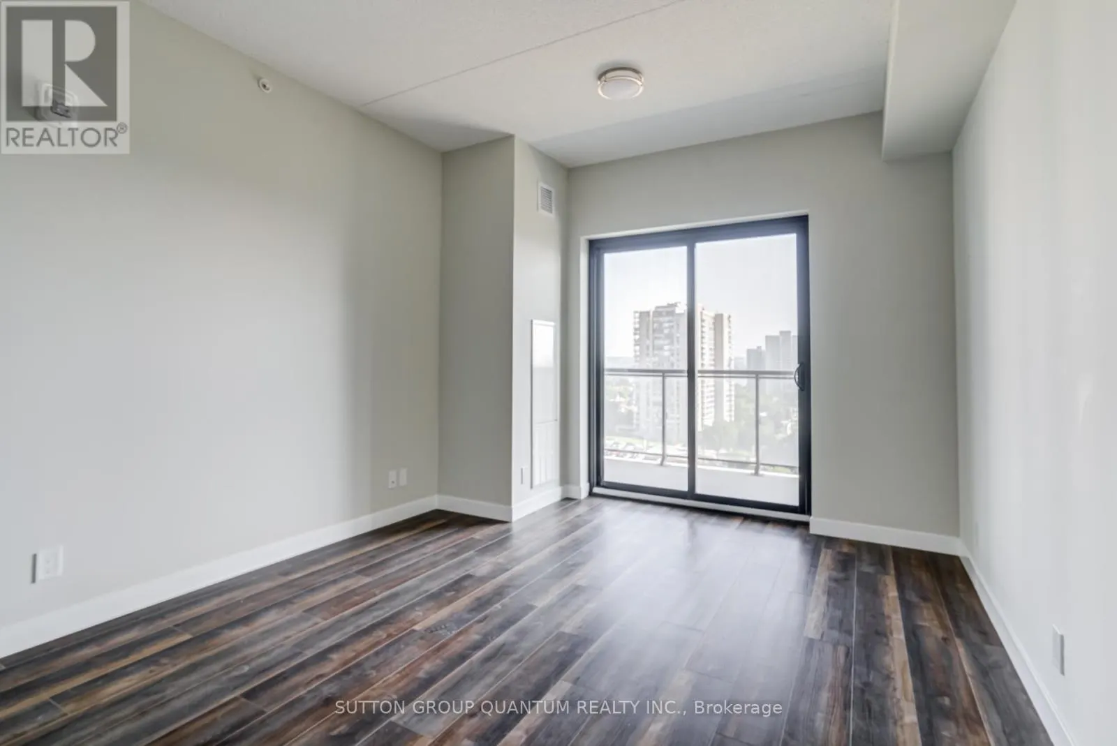 908 - 15 QUEEN STREET S