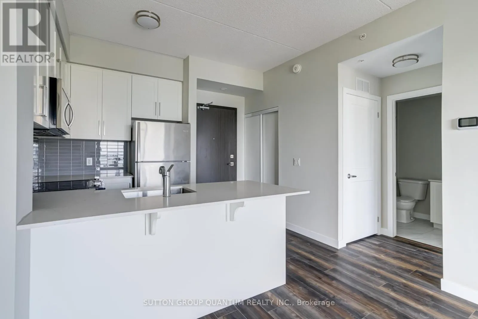 908 - 15 QUEEN STREET S
