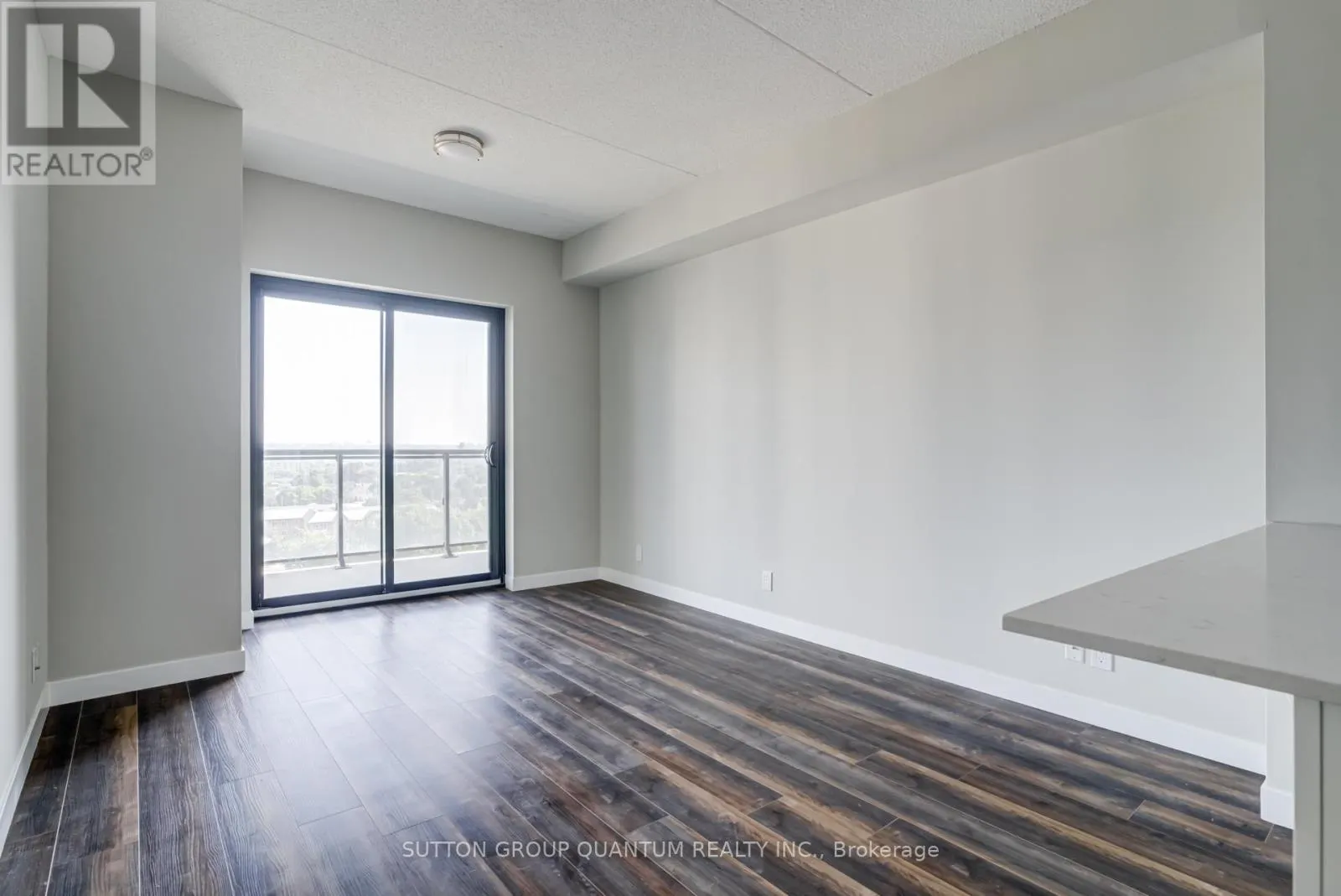 908 - 15 QUEEN STREET S