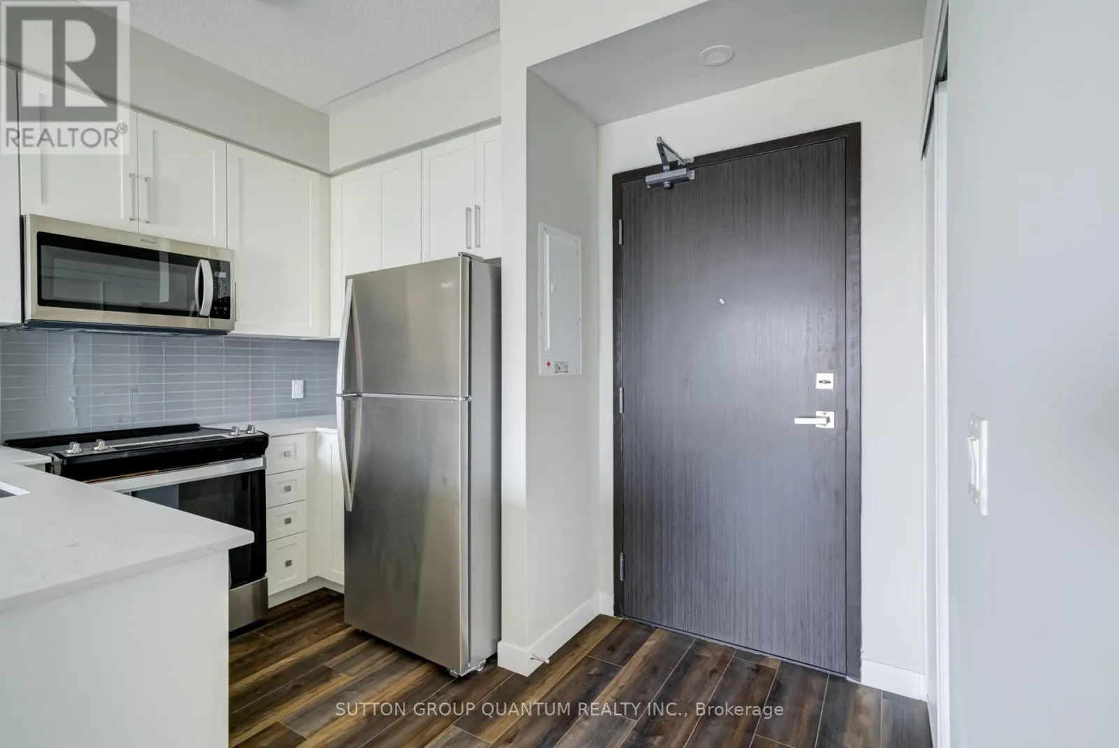 908 - 15 QUEEN STREET S