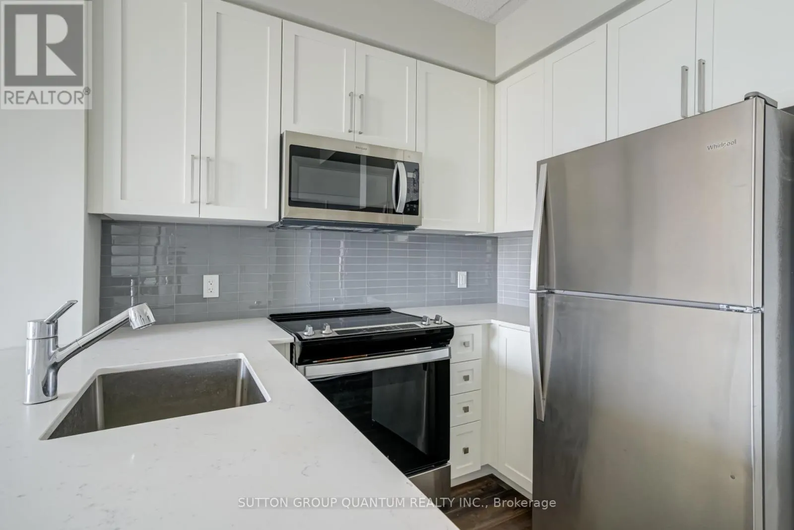 908 - 15 QUEEN STREET S