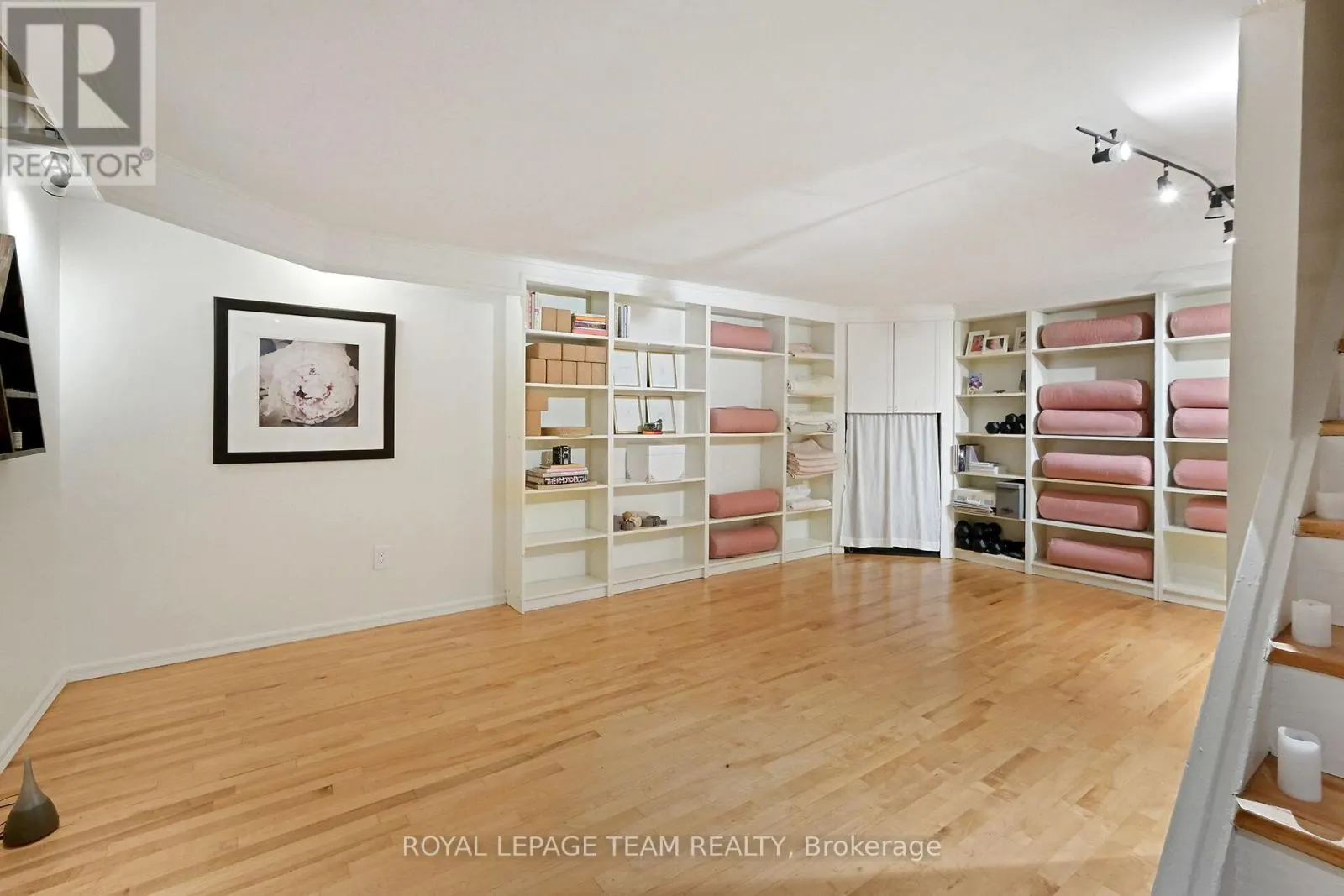 16 SANDRIDGE ROAD