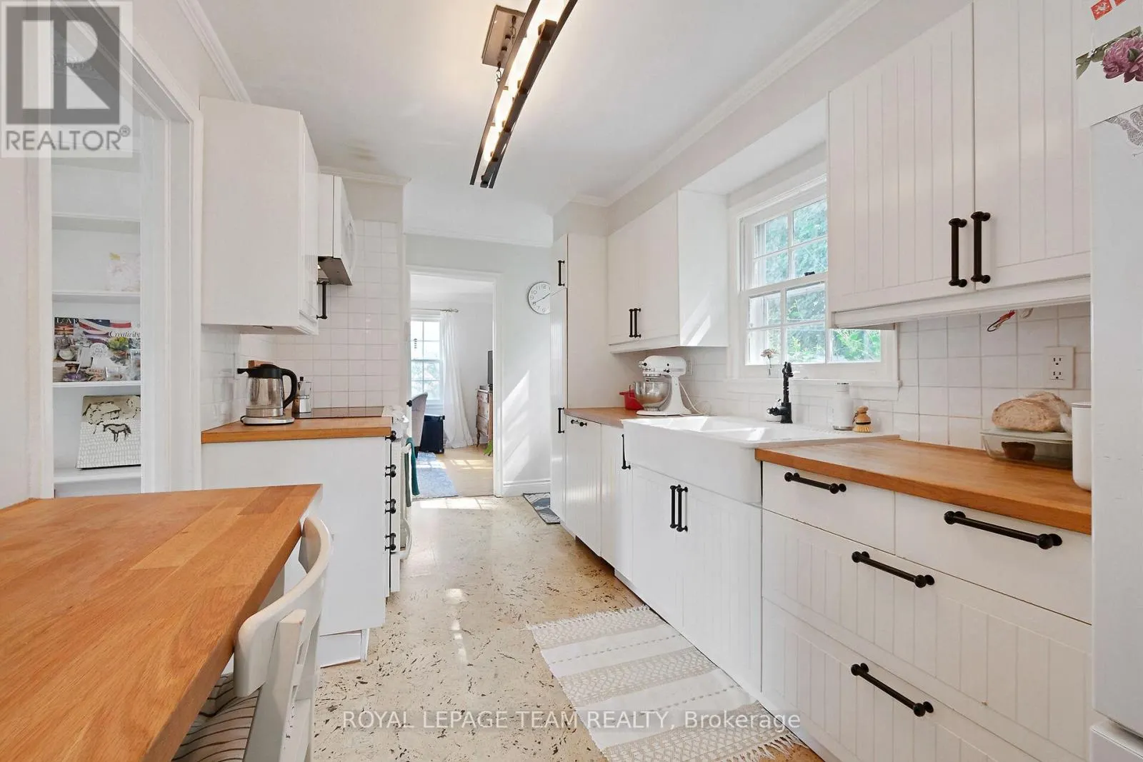 16 SANDRIDGE ROAD