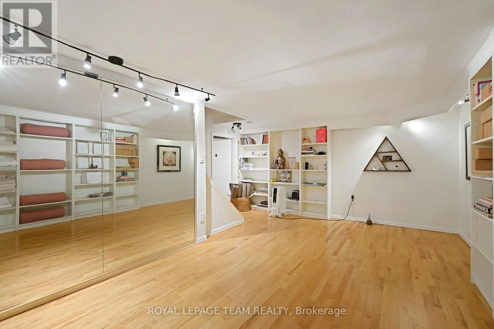 16 SANDRIDGE ROAD