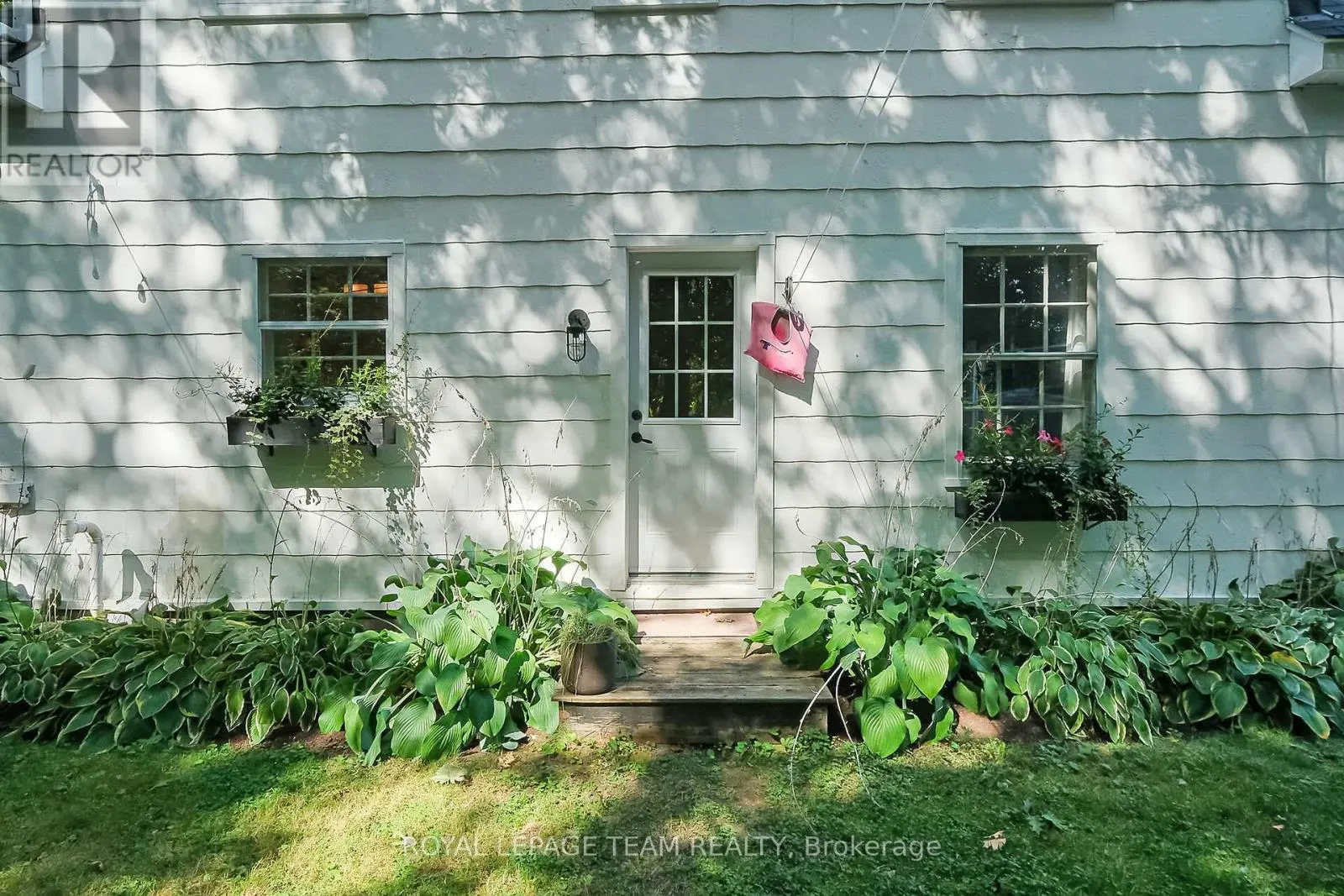 16 SANDRIDGE ROAD