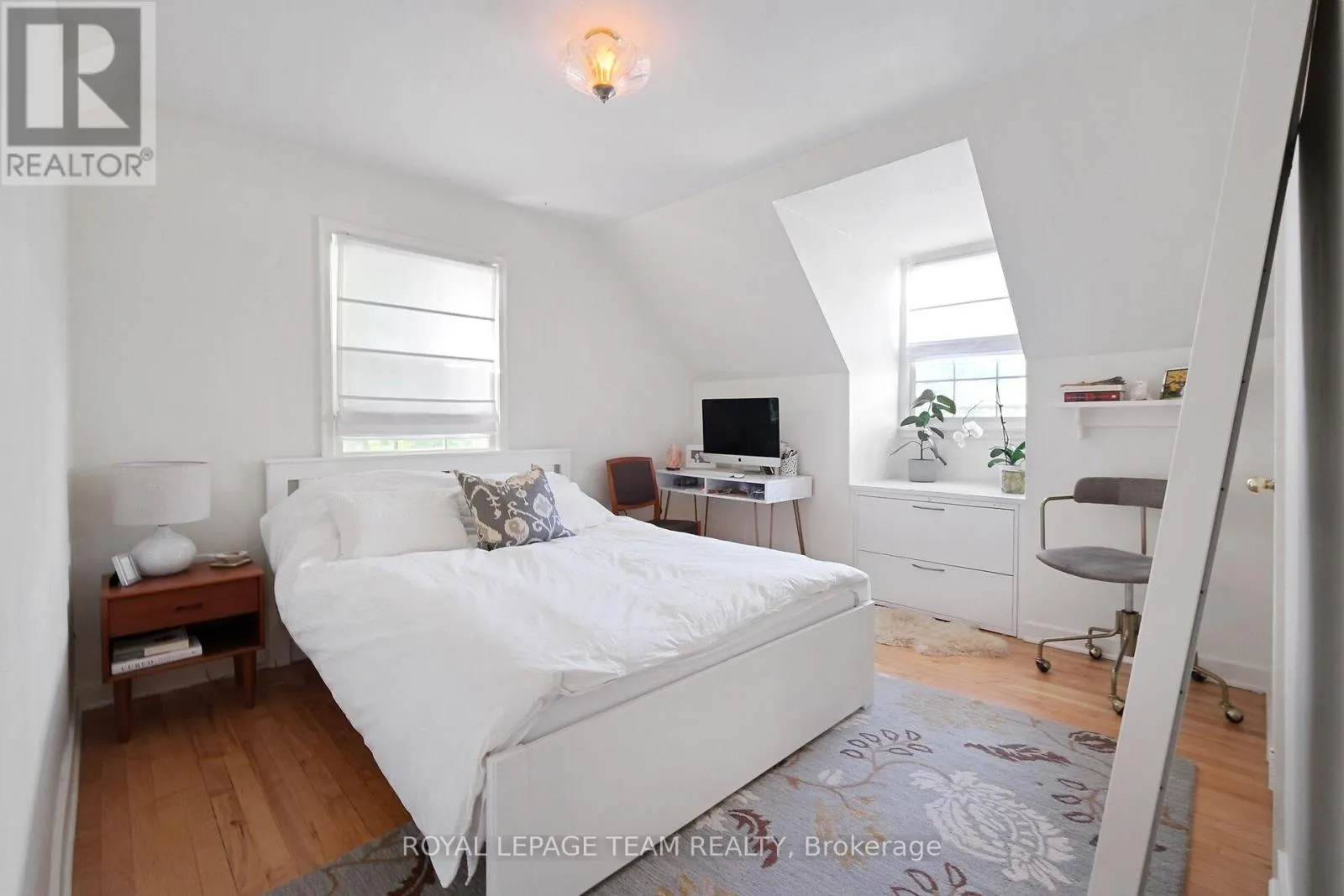 16 SANDRIDGE ROAD
