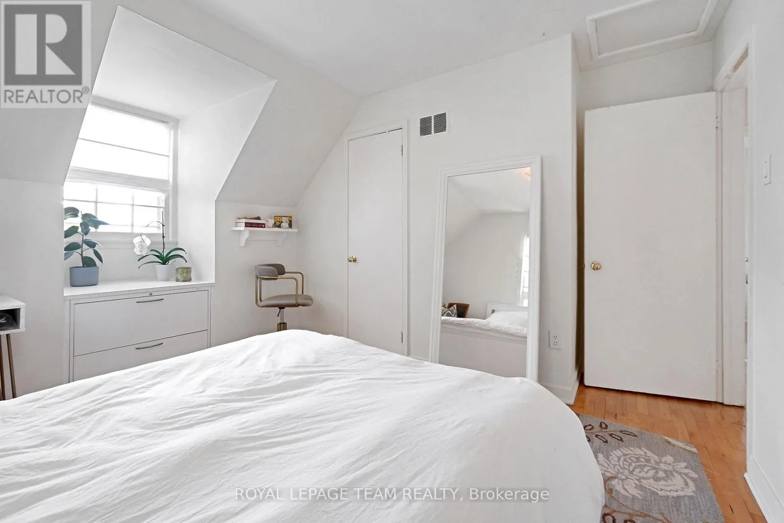 16 SANDRIDGE ROAD