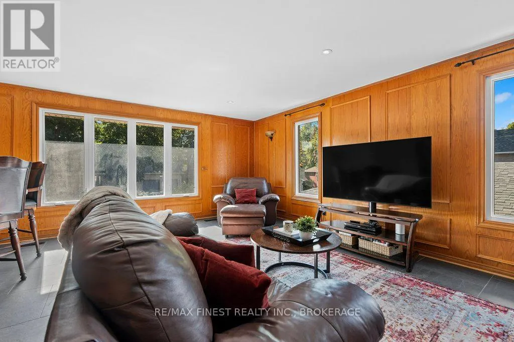 550 RANKIN CRESCENT