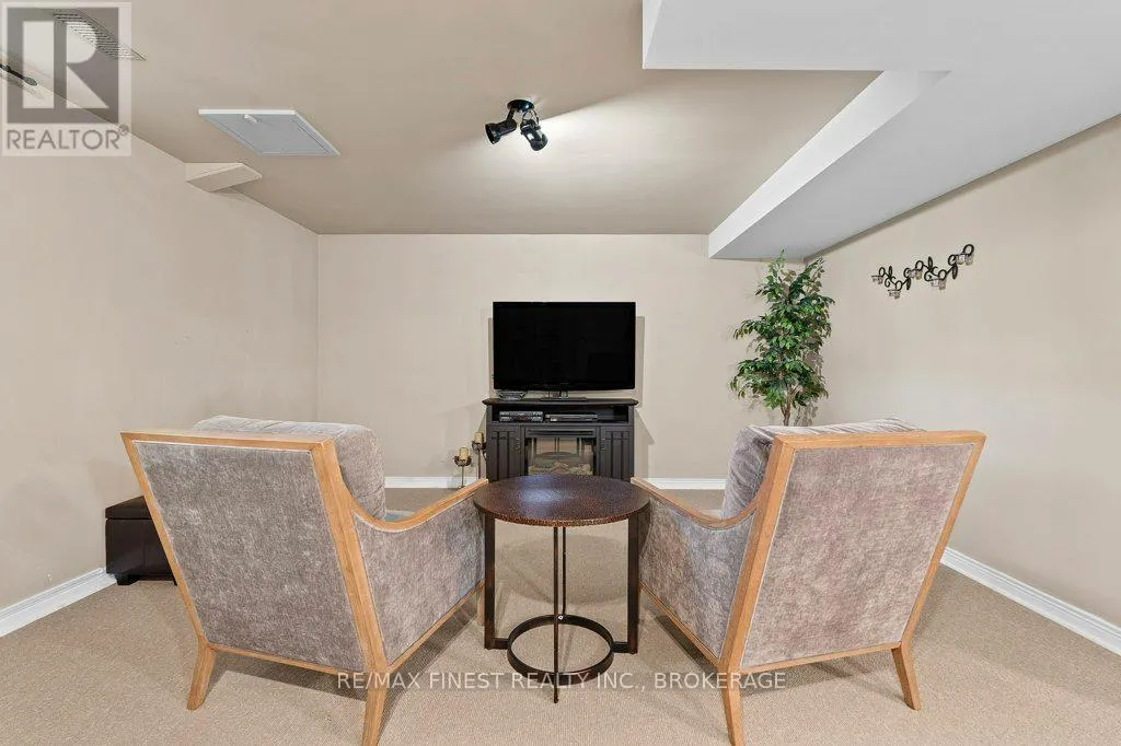 550 RANKIN CRESCENT