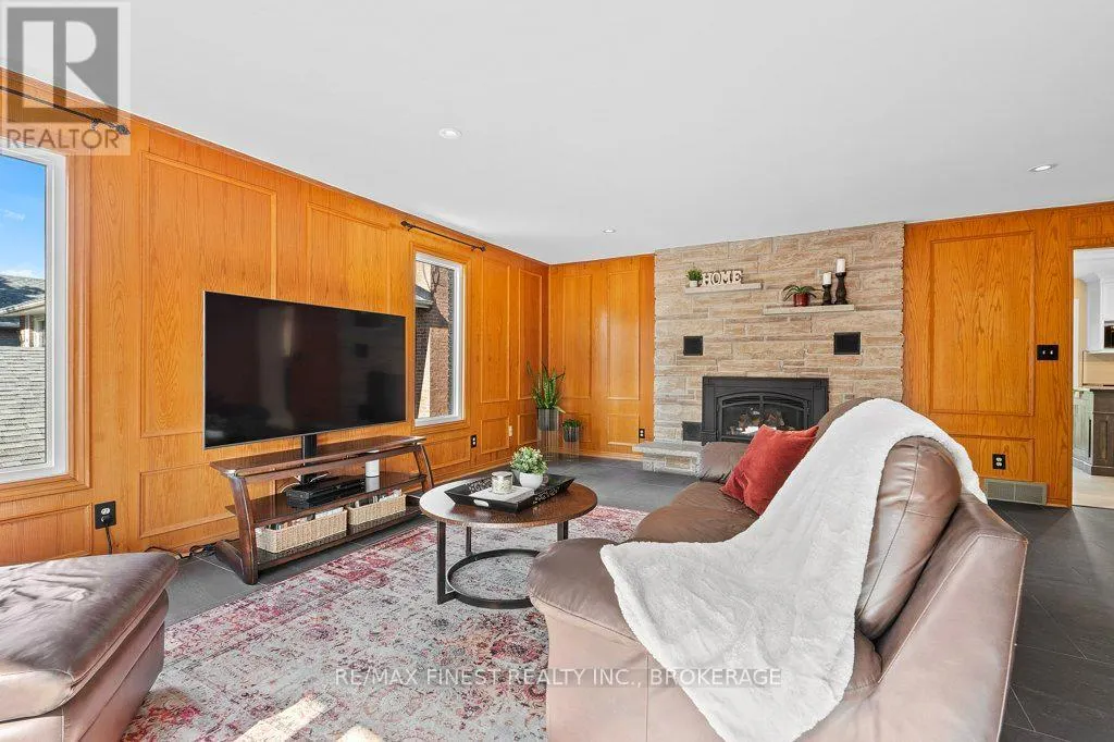 550 RANKIN CRESCENT