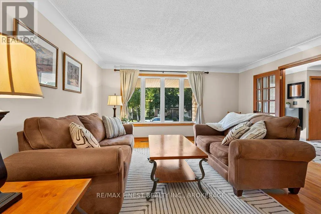 550 RANKIN CRESCENT