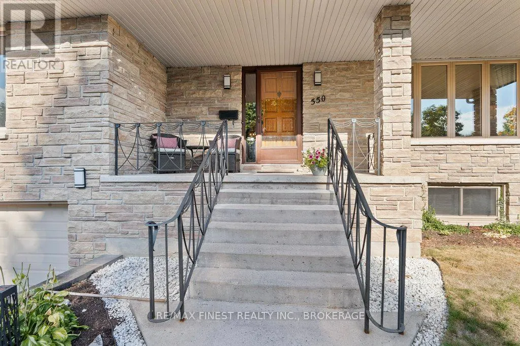 550 RANKIN CRESCENT