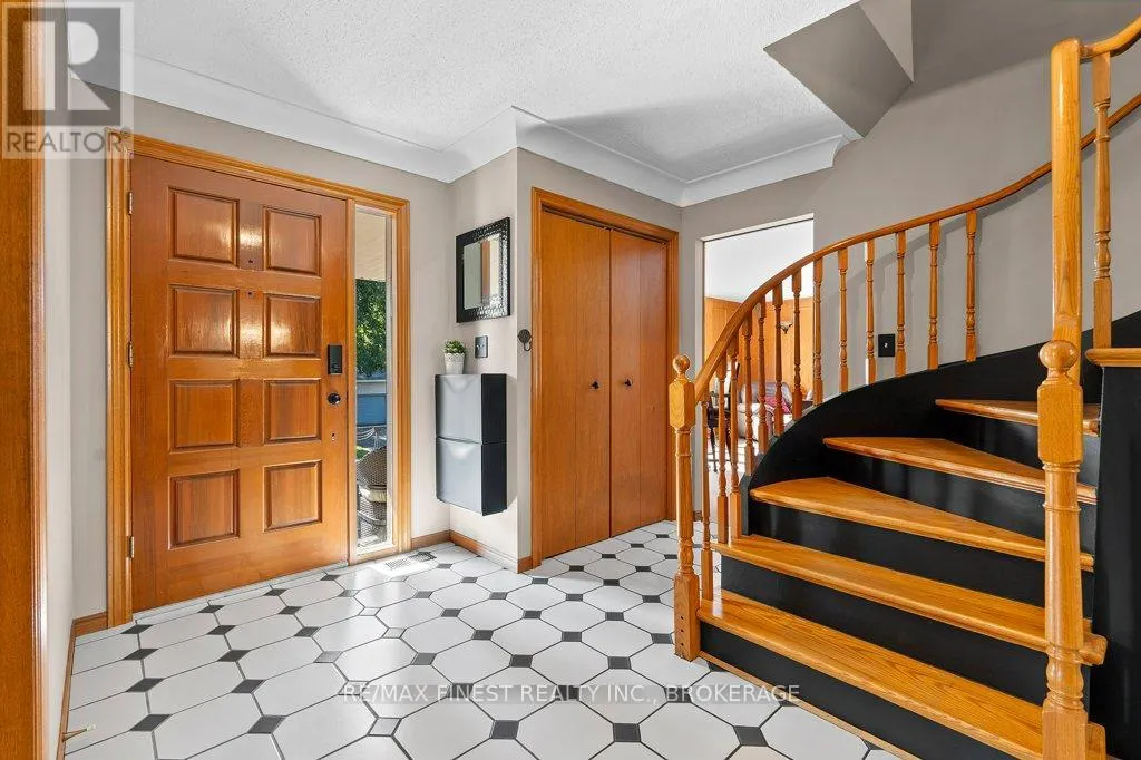 550 RANKIN CRESCENT