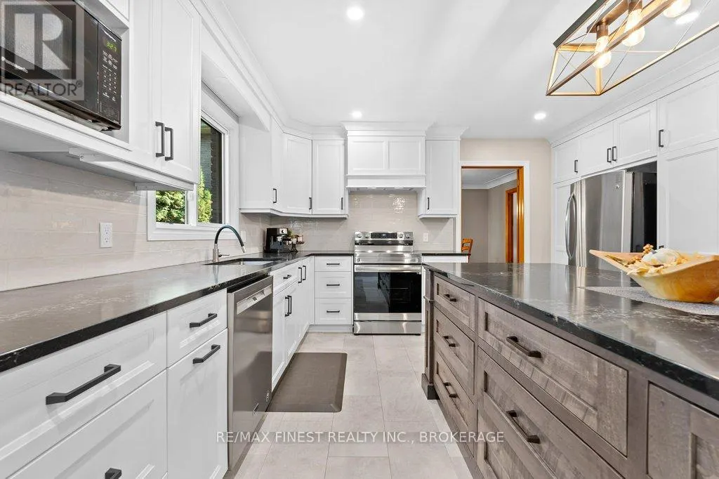 550 RANKIN CRESCENT