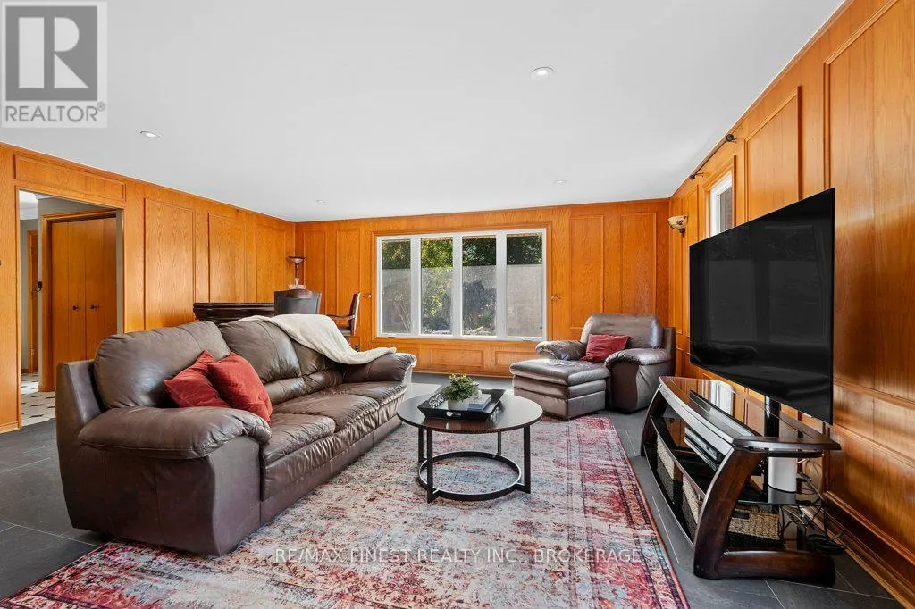 550 RANKIN CRESCENT