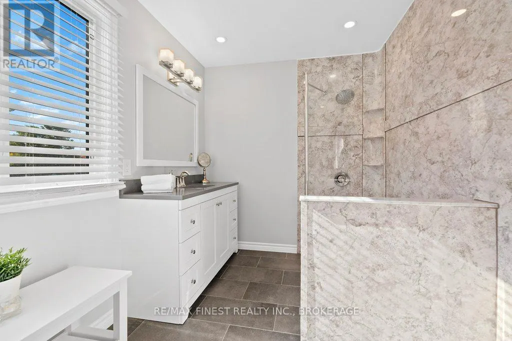 550 RANKIN CRESCENT